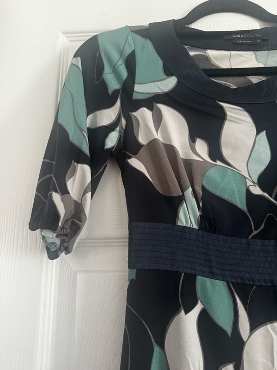 BCBGMaxAzria Y2K Navy Half Sleeve Floral Abstract Silky Midi Dress Size XS - Picture 2 of 5